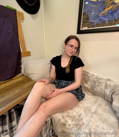 Yourfreefayefantasy model top pic