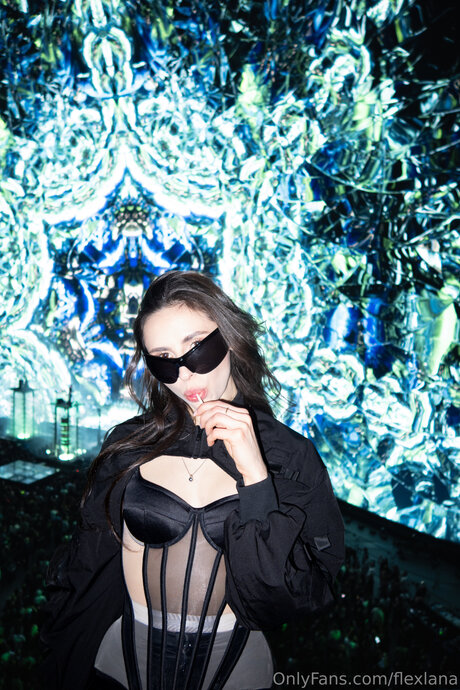 Flexlana beautiful actress images