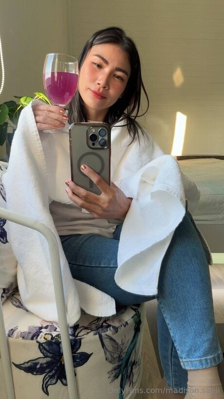 Madison Saeli model nice picture