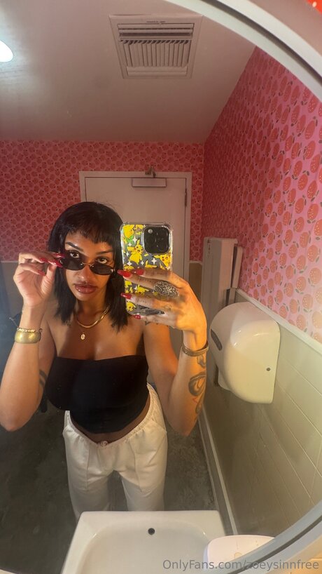 Zoeysinnfree model sex archive