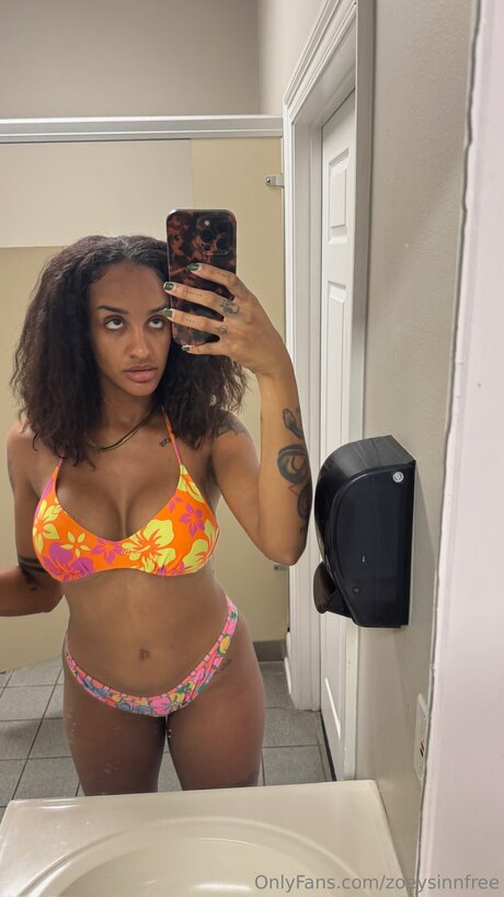 Zoeysinnfree exclusive star photos