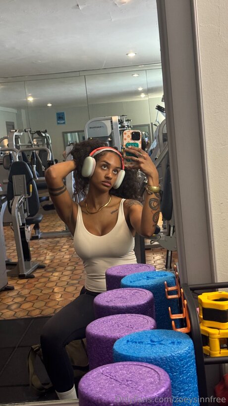 Zoeysinnfree high quality pornstar image