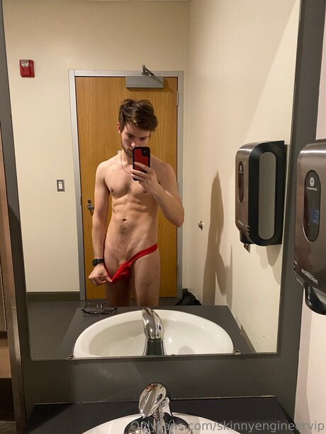 Skinnyengineervip erotic model picture