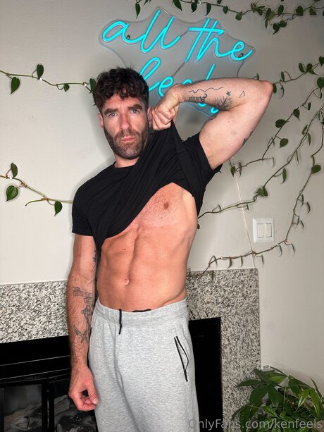 Kenfeels naked actress photo