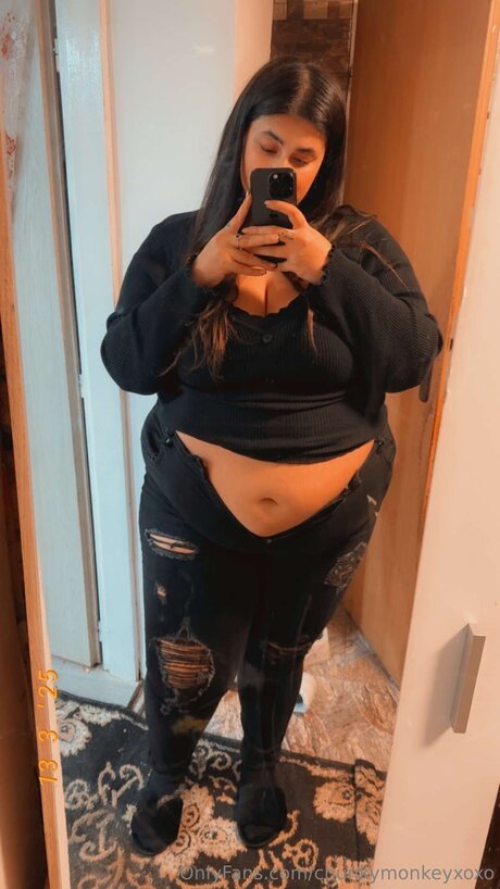 Chunkymonkeyxoxo model naked image