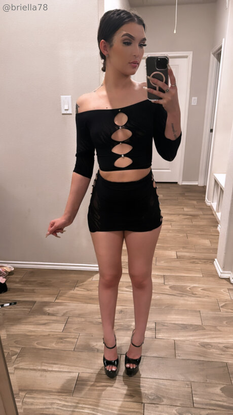 Sexybriellah model free pic