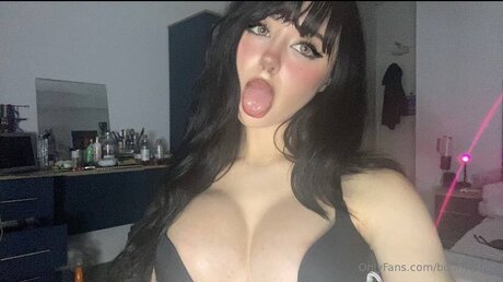 Bunnyyspit star nude galleries