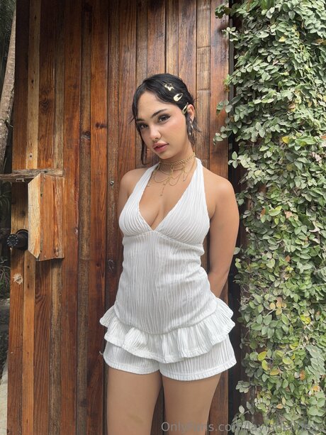 Layladelinexo model sexy pic