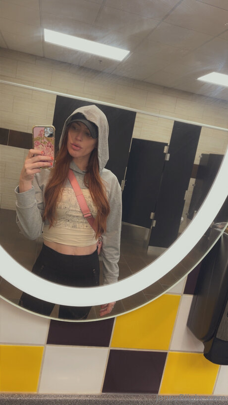 Jennyblighe pretty actress photo