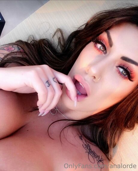 Analorde nude star photos