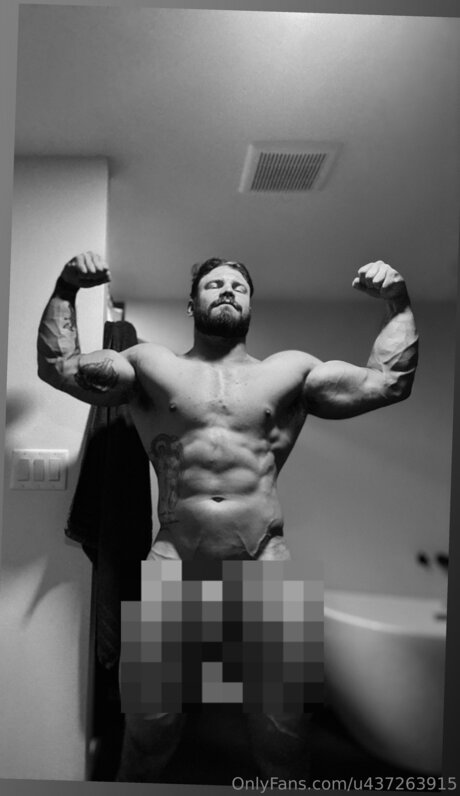 U437263915 naked star img