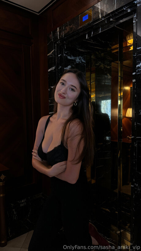 Sasha Araki Vip star top pic