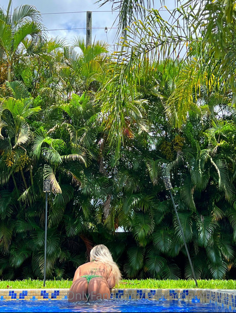 brunette wife onlyfans sexy nudes gallery