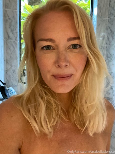 Arabella De Rose model hot images