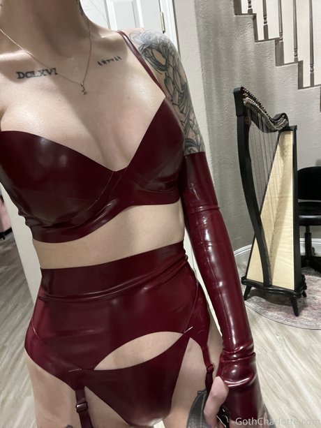 Charlotte Sartre star adult photo