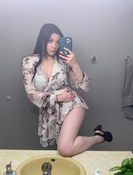 Esther Lynnrie_ nude model images