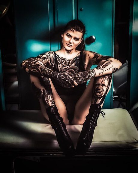 Melisande Sin model free gallery