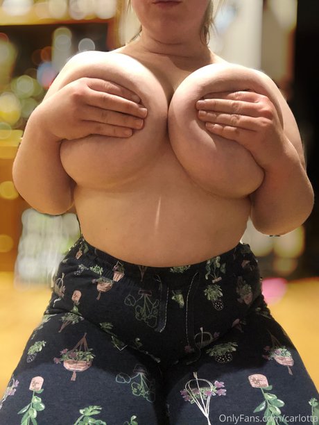 Carlotta adult model photo