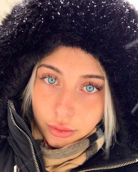 _Daniela Sofia Bragagnolo_ star pretty galleries