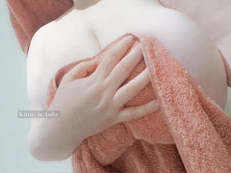 Kittie is baby hd model photos