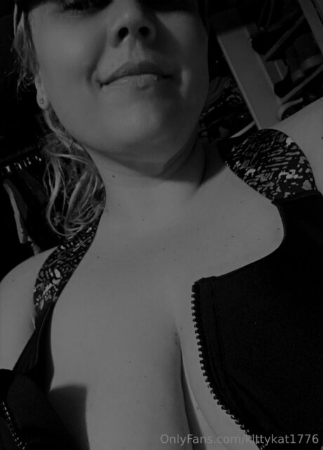 Kittykat1776 pretty star photo