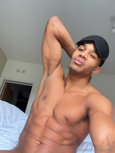 Akonnewanliss star best pics