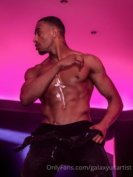 Akonnewanliss star hot picture