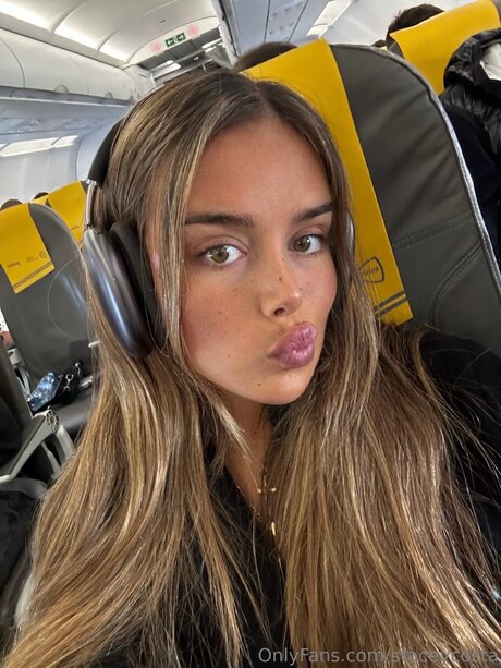 Stassycadot model top pictures