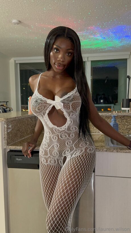 Lauren Wilson star sexy img