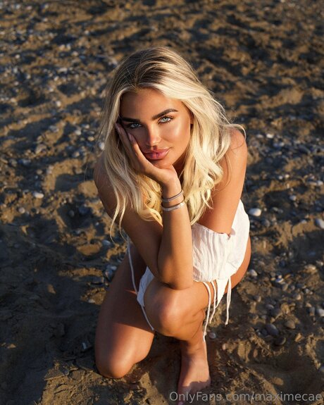 Maximecae sexy actress images