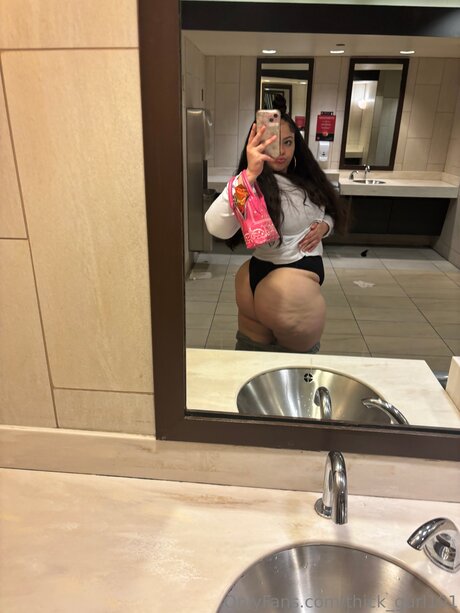Thick Gurl101 star photo