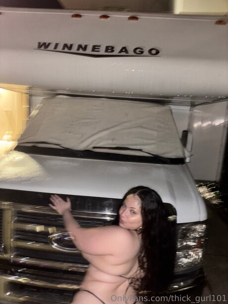 Thick Gurl101 model nude pictures