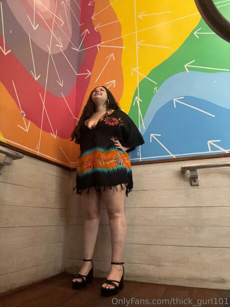 Thick Gurl101 pornstar nude archive