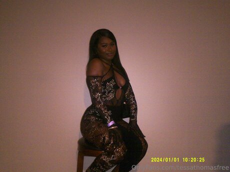 Tessathomasfree pornographic model image