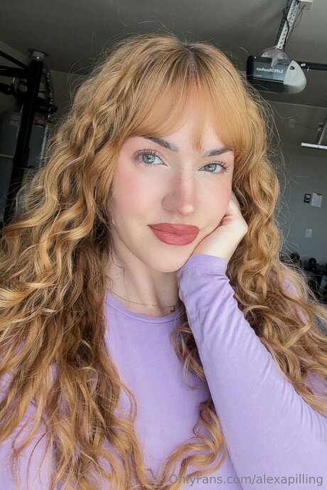 Alexapilling sexy actress pictures