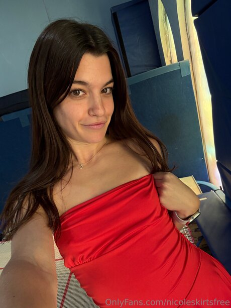 Nicoleskirtsfree erotic star pics