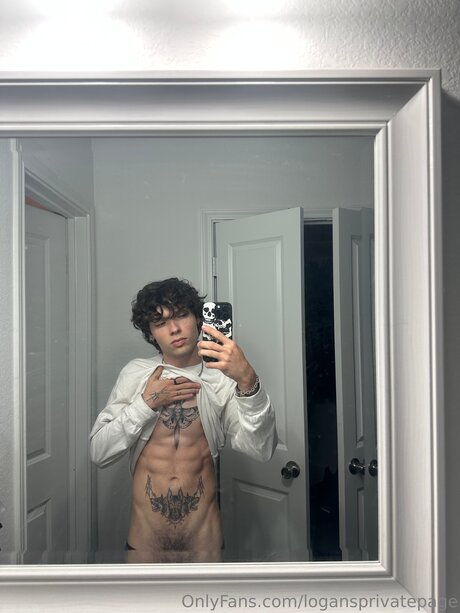 Logansprivatepage naked star image