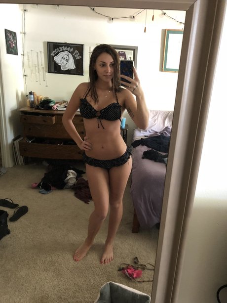 Molly Maeve model top picture