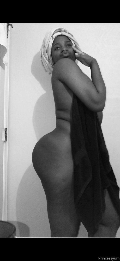 Sis Yummy art actress photos