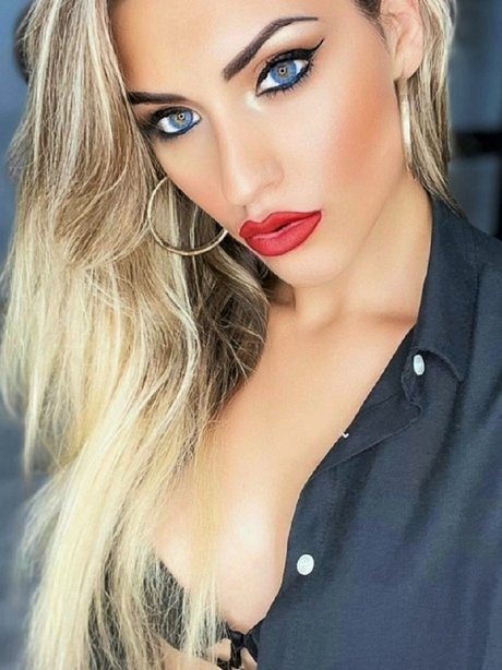 Mistress Iside_ sexy actress pics