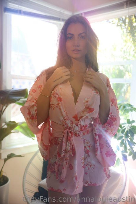 Anna Louise sex model photos