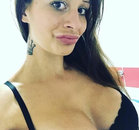 Kristina Penava hd model image