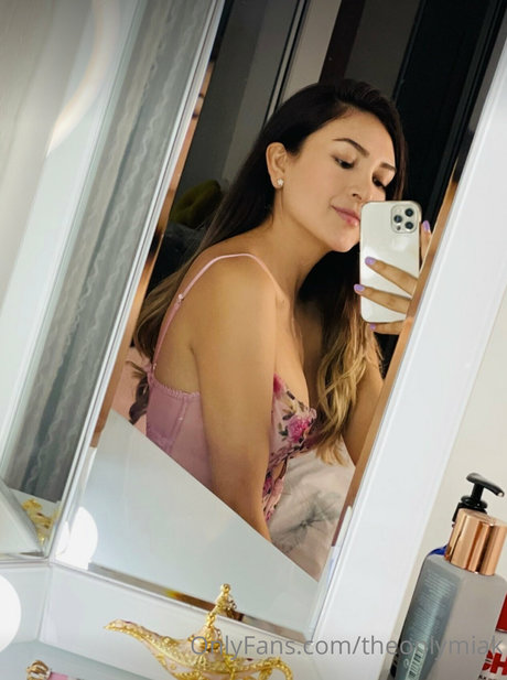 Mia Karina_ pornstar sex image