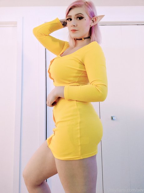 Seviria Cosplay_ Profile pic