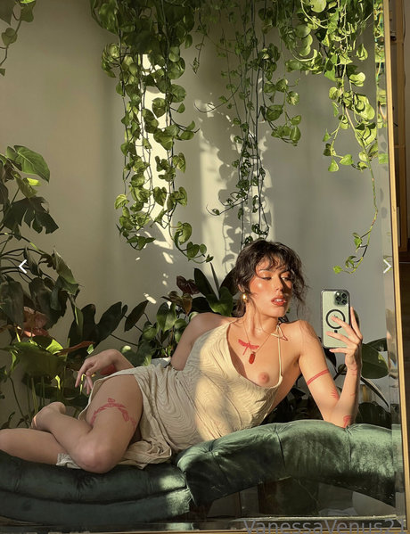 _Valeria Vixen naked star pic