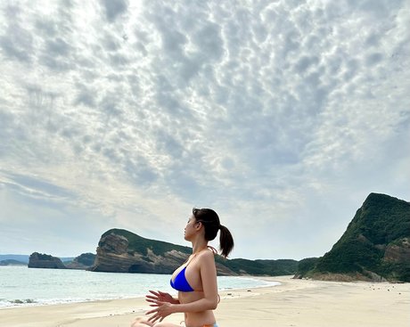 _Aoi Haru sexy model pic