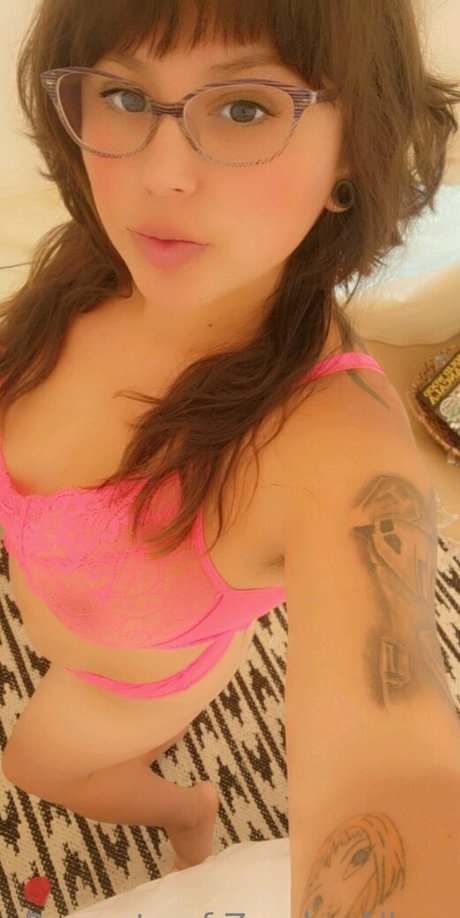 Zumbieallure nude actress photo