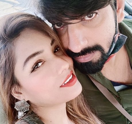 Zoya Rathore best actress pictures