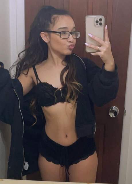 curvy babe onlyfans pretty pic