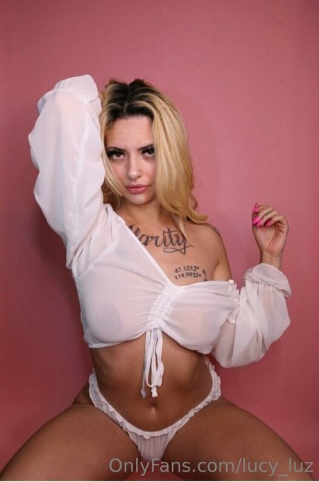 Lucyluz model perfect pic